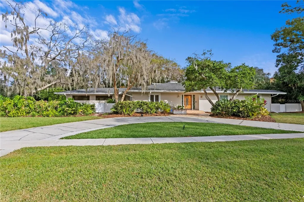 12915 Golf Crest Terrace Tampa FL 33618