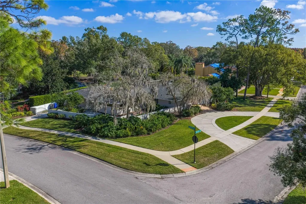 12915 Golf Crest Terrace Tampa FL 33618