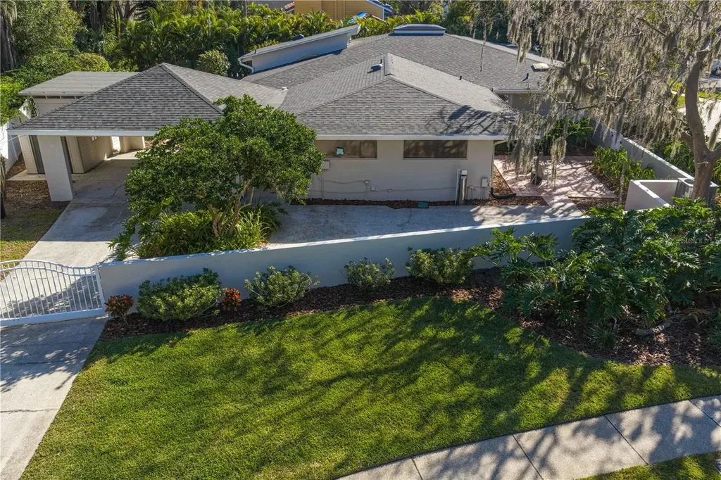 12915 Golf Crest Terrace Tampa FL 33618