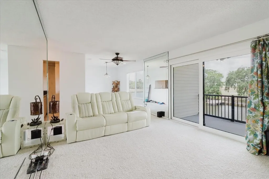 428 Moorings Cove Drive Tarpon Springs FL 34689