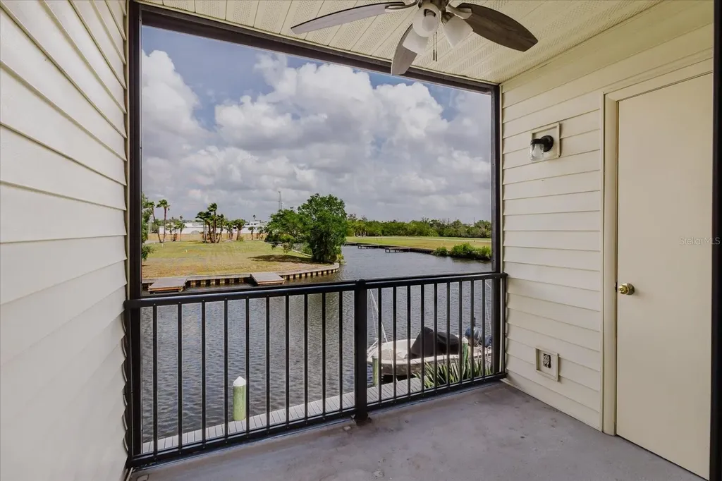 428 Moorings Cove Drive Tarpon Springs FL 34689