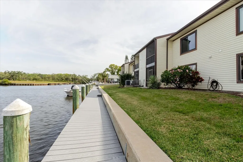 428 Moorings Cove Drive Tarpon Springs FL 34689