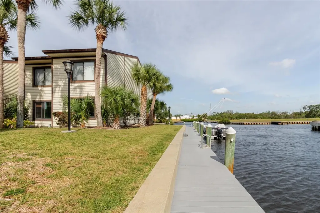 428 Moorings Cove Drive Tarpon Springs FL 34689