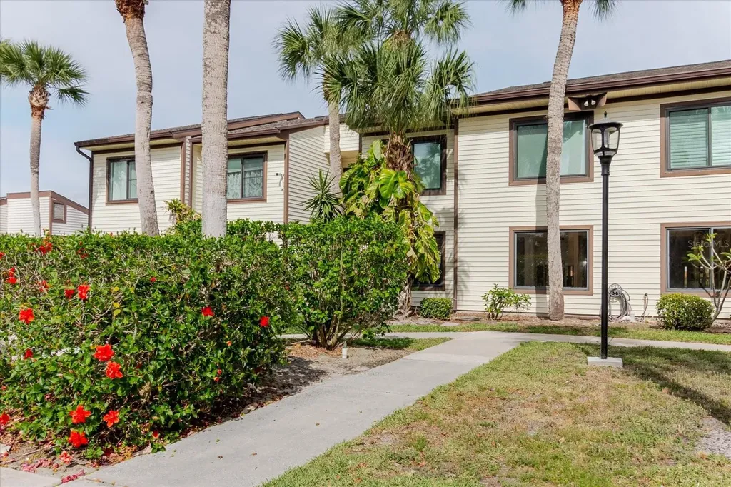 428 Moorings Cove Drive Tarpon Springs FL 34689
