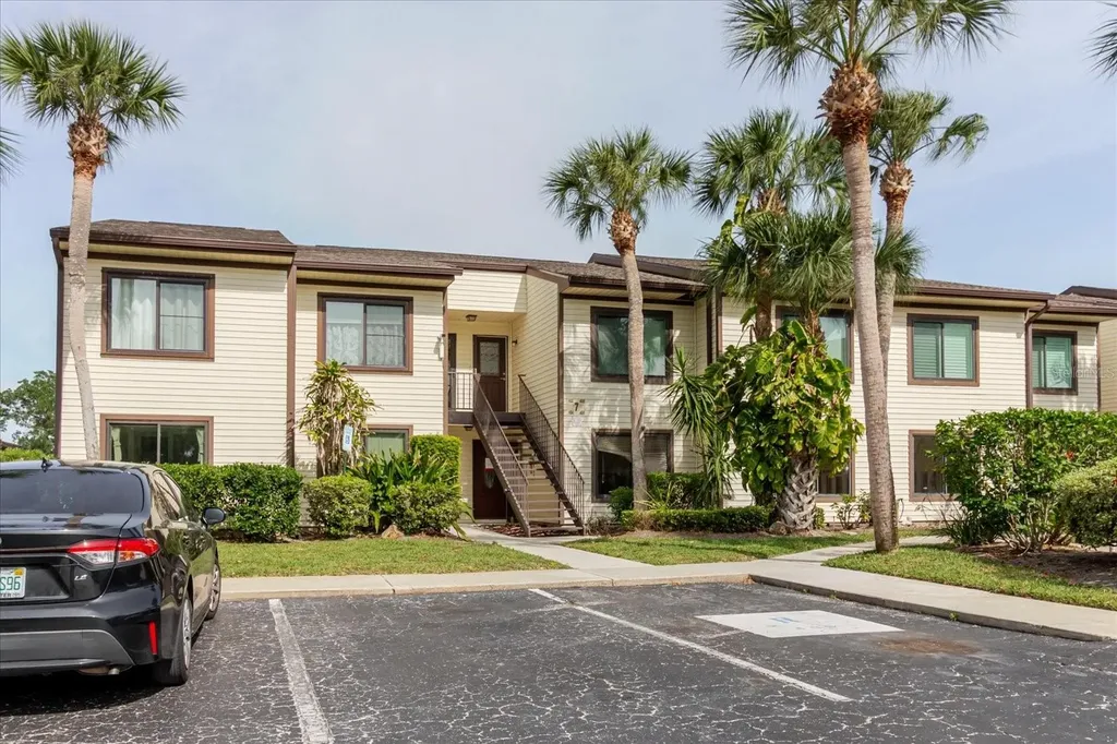 428 Moorings Cove Drive Tarpon Springs FL 34689