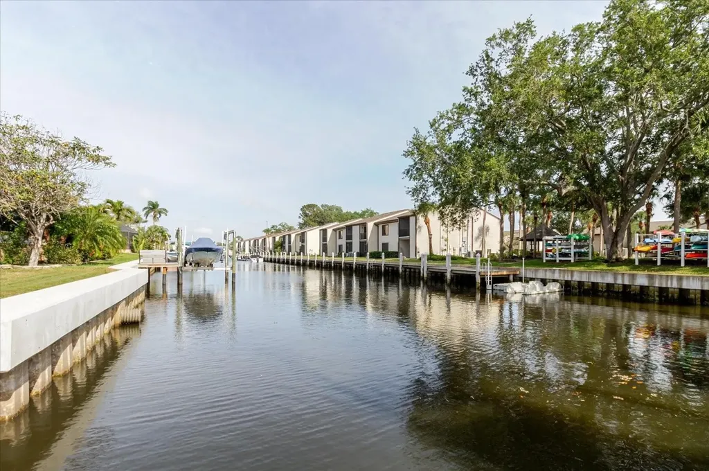 428 Moorings Cove Drive Tarpon Springs FL 34689