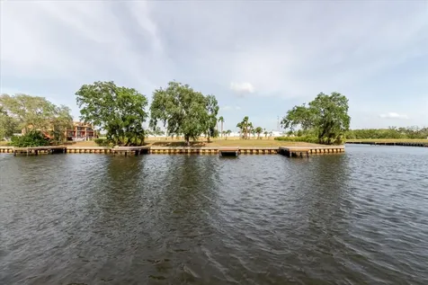 428 Moorings Cove Drive Tarpon Springs FL 34689