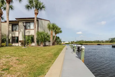 428 Moorings Cove Drive Tarpon Springs FL 34689