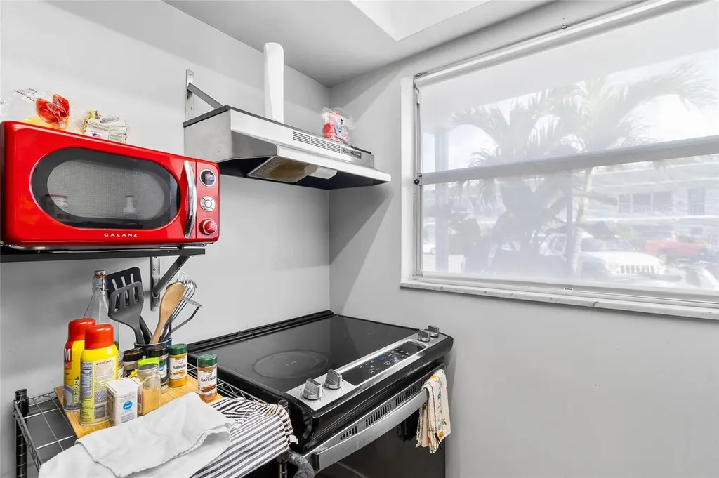 1221 Drew Street Clearwater FL 33755