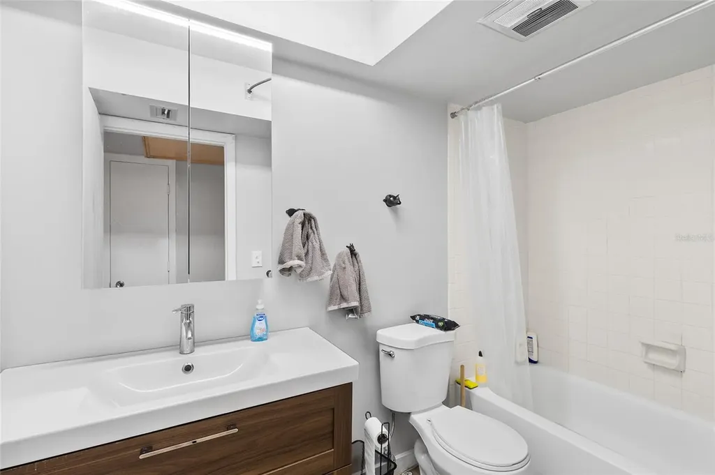 1221 Drew Street Clearwater FL 33755