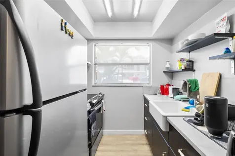 1221 Drew Street Clearwater FL 33755