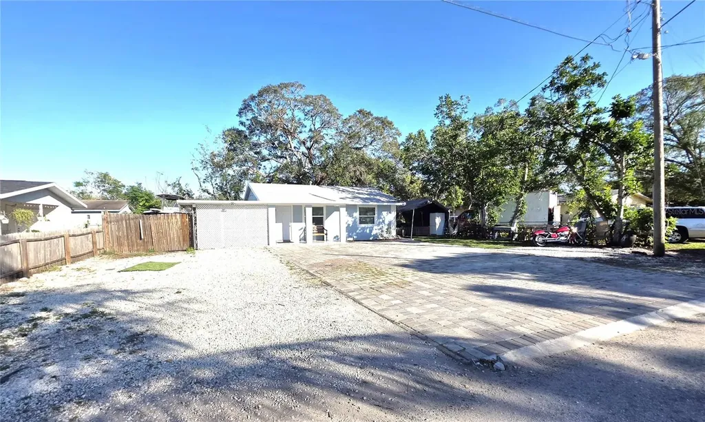 2137 4th Street E Bradenton FL 34208