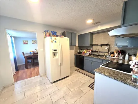 2137 4th Street E Bradenton FL 34208