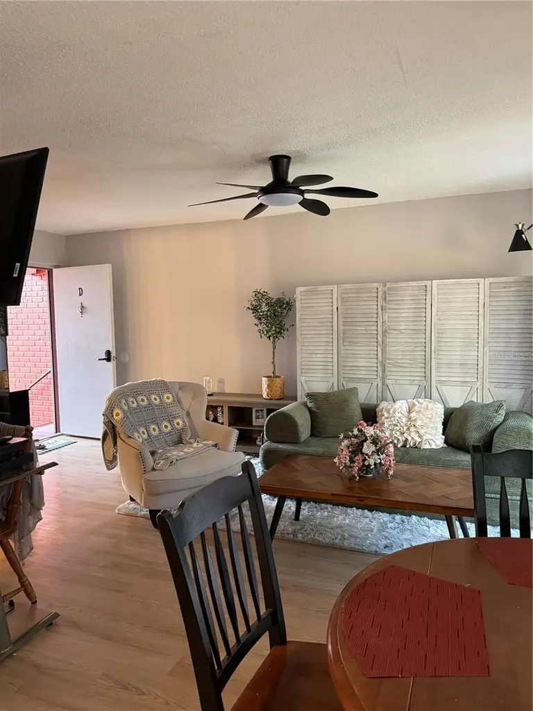 1290 83rd Avenue N St Petersburg FL 33702