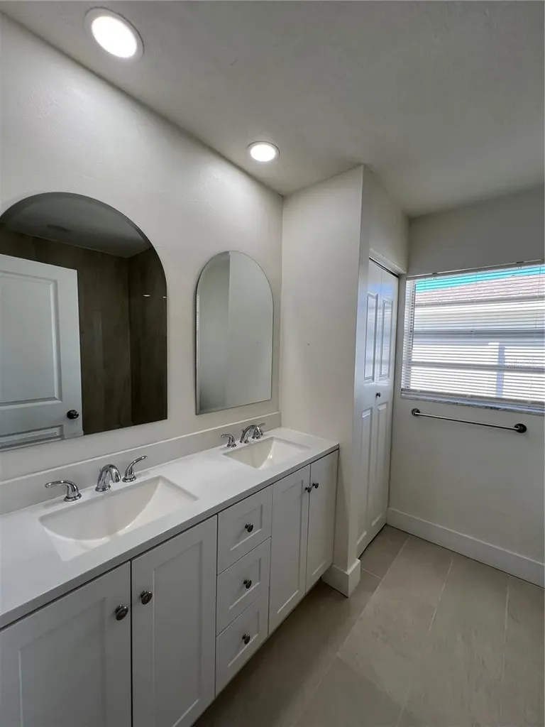 2502 Tropical Shores Drive SE St Petersburg FL 33705