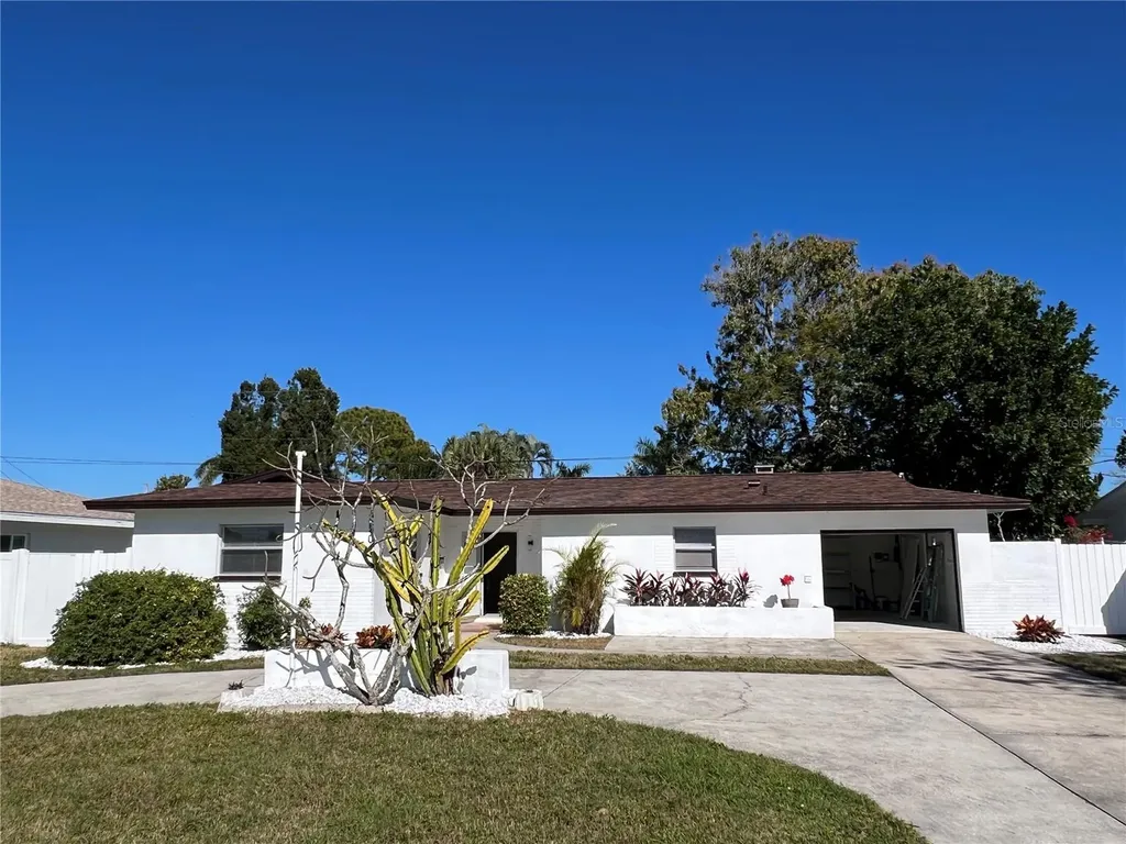 2502 Tropical Shores Drive SE St Petersburg FL 33705