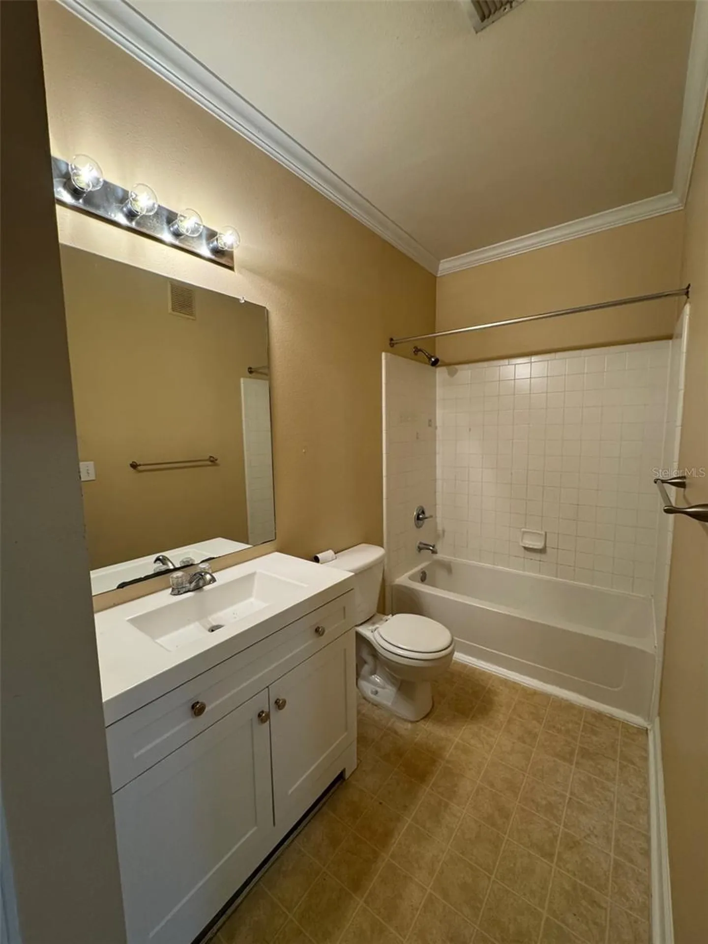 18575 Bridle Club Drive Tampa FL 33647