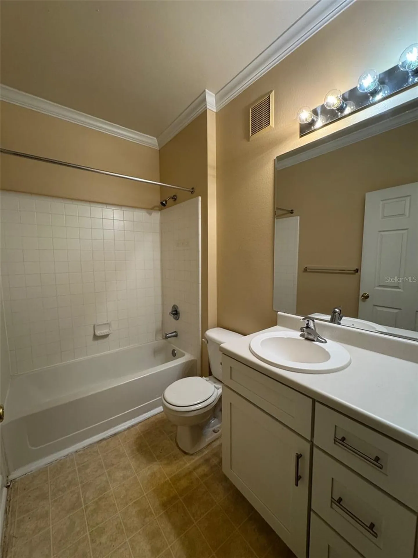 18575 Bridle Club Drive Tampa FL 33647