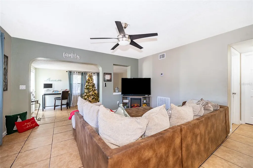 944 Halstead Street Deltona FL 32725