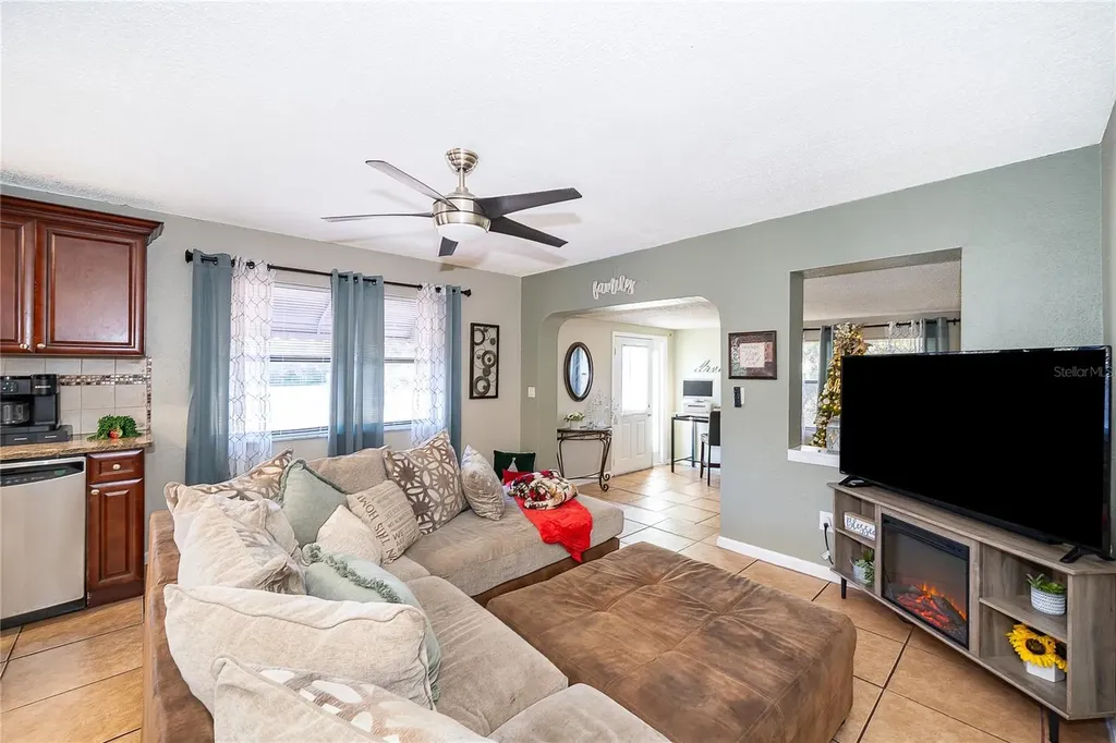 944 Halstead Street Deltona FL 32725