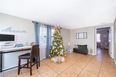 944 Halstead Street Deltona FL 32725