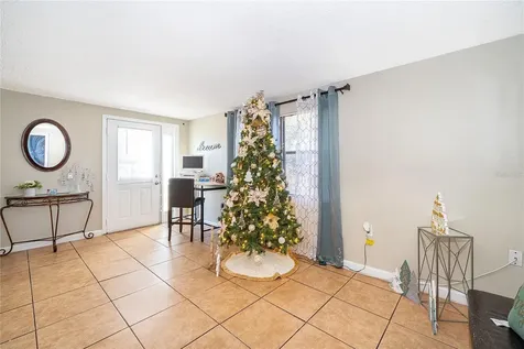 944 Halstead Street Deltona FL 32725