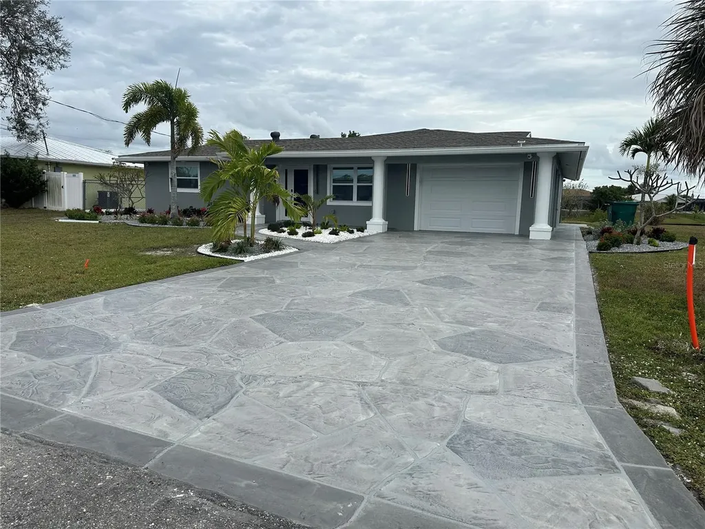 717 Crestview Circle NW Port Charlotte FL 33948