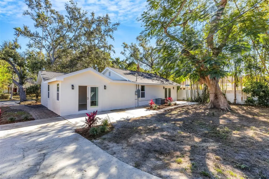 218 32nd Street W Bradenton FL 34205