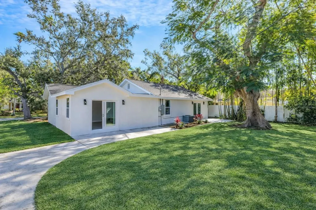 218 32nd Street W Bradenton FL 34205