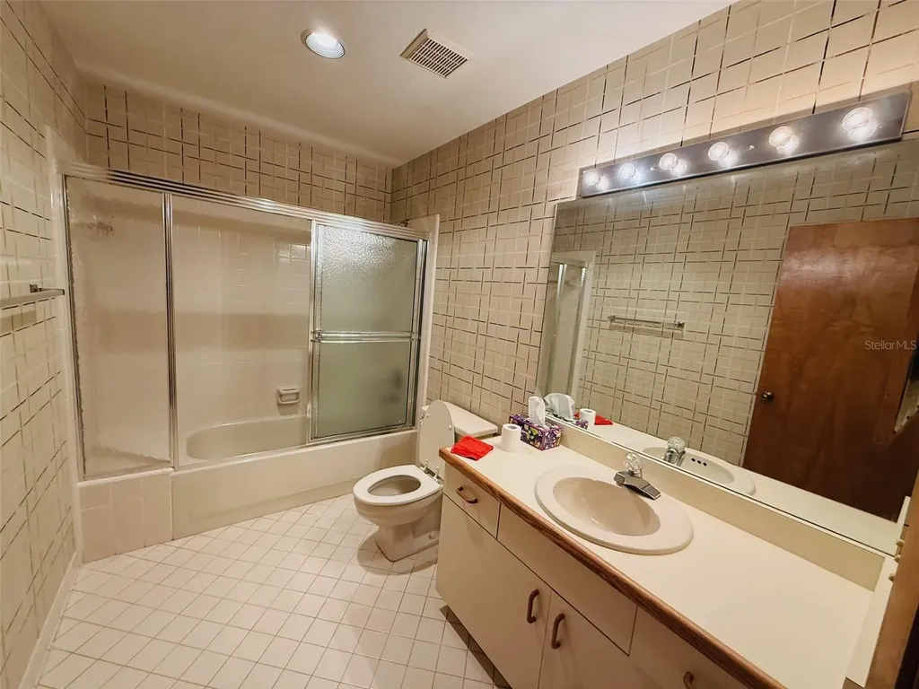 2435 NW 27th Place Gainesville FL 32605