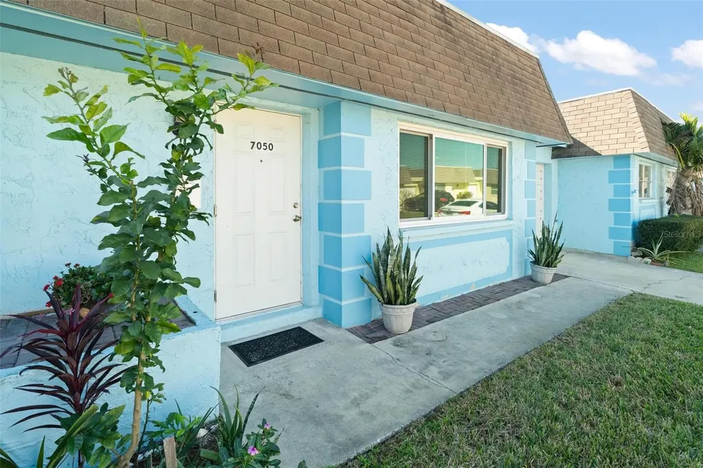 7050 Versailles N Pinellas Park FL 33781