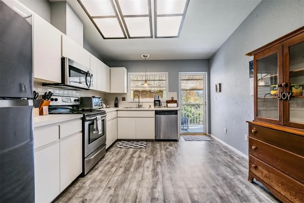 103 Kathleen Court Tarpon Springs FL 34689
