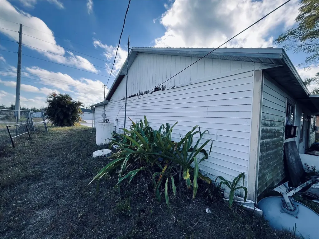 2247 SW 4th Street Cape Coral FL 33991