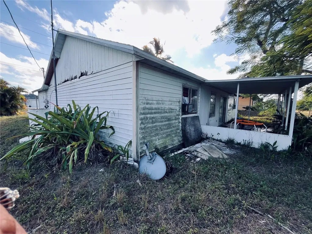 2247 SW 4th Street Cape Coral FL 33991