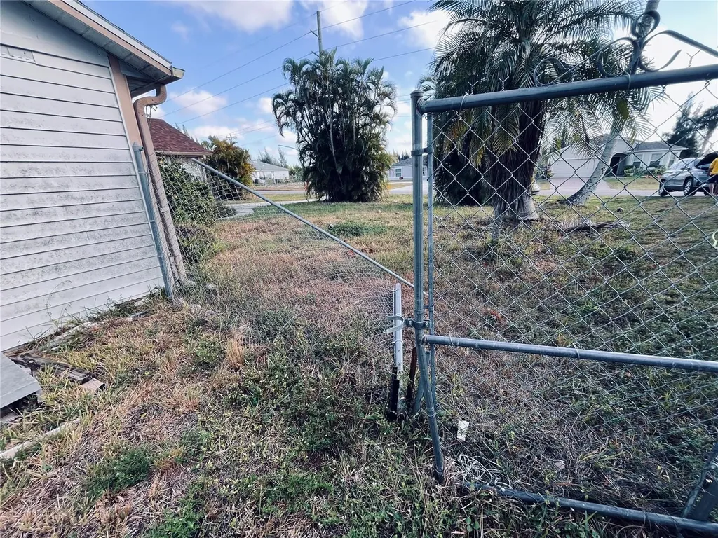 2247 SW 4th Street Cape Coral FL 33991