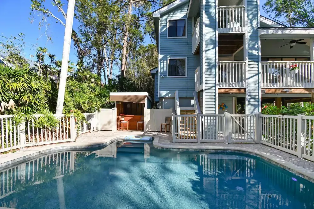 13837 76th Avenue Seminole FL 33776