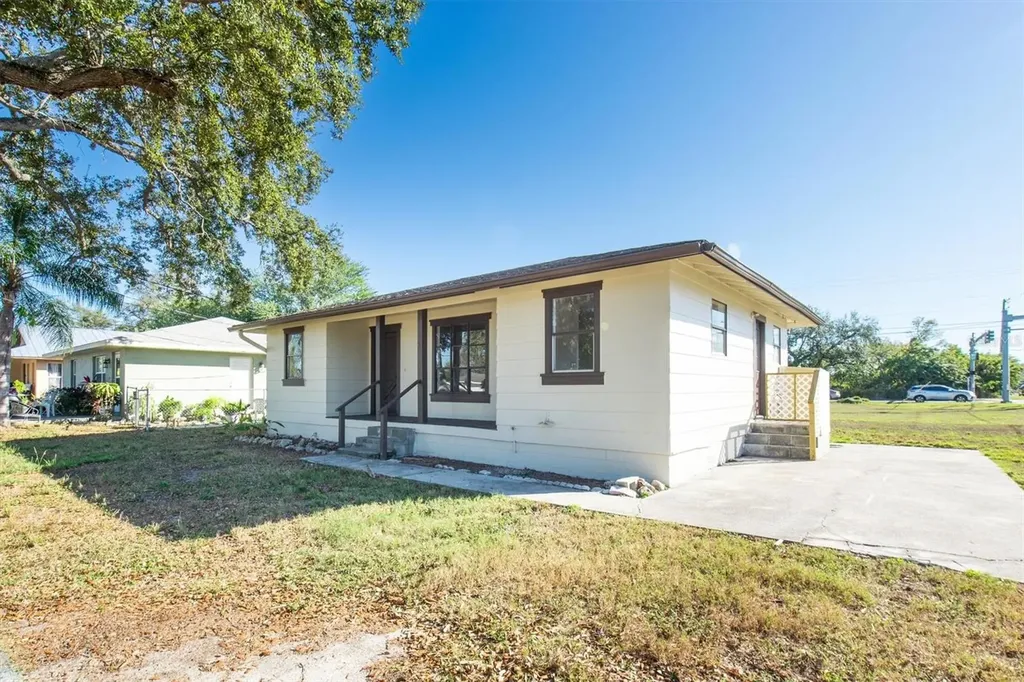 1607 18th Street E Palmetto FL 34221