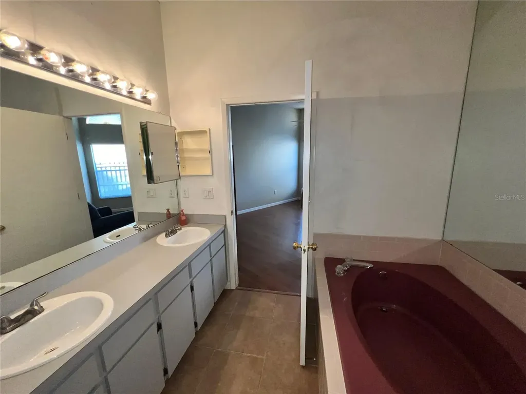 11418 Glenmont Drive Tampa FL 33635