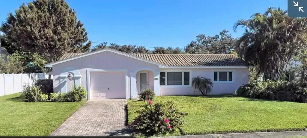 901 Eden Isle Boulevard NE St Petersburg FL 33704