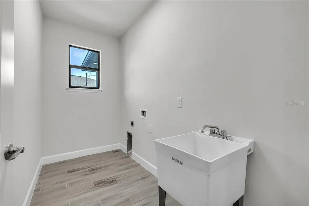459 NE 2nd Place Cape Coral FL 33909