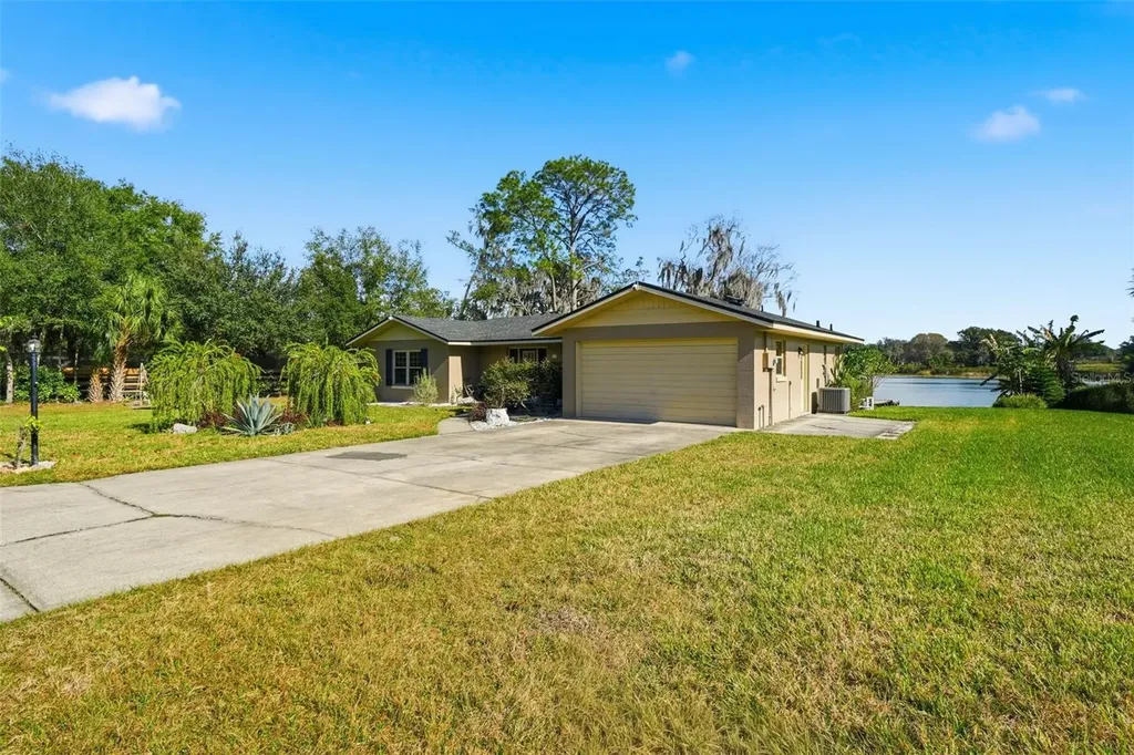 40700 Long Island Drive Umatilla FL 32784