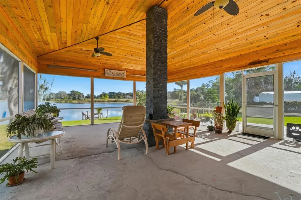 40700 Long Island Drive Umatilla FL 32784