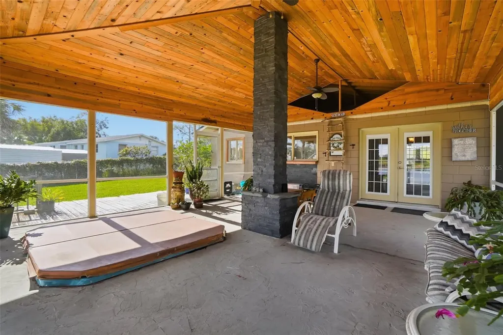 40700 Long Island Drive Umatilla FL 32784