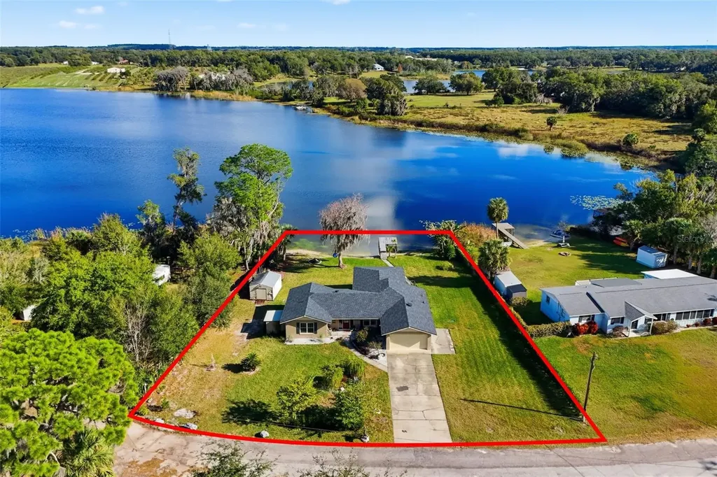 40700 Long Island Drive Umatilla FL 32784