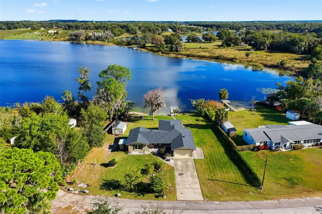 40700 Long Island Drive Umatilla FL 32784