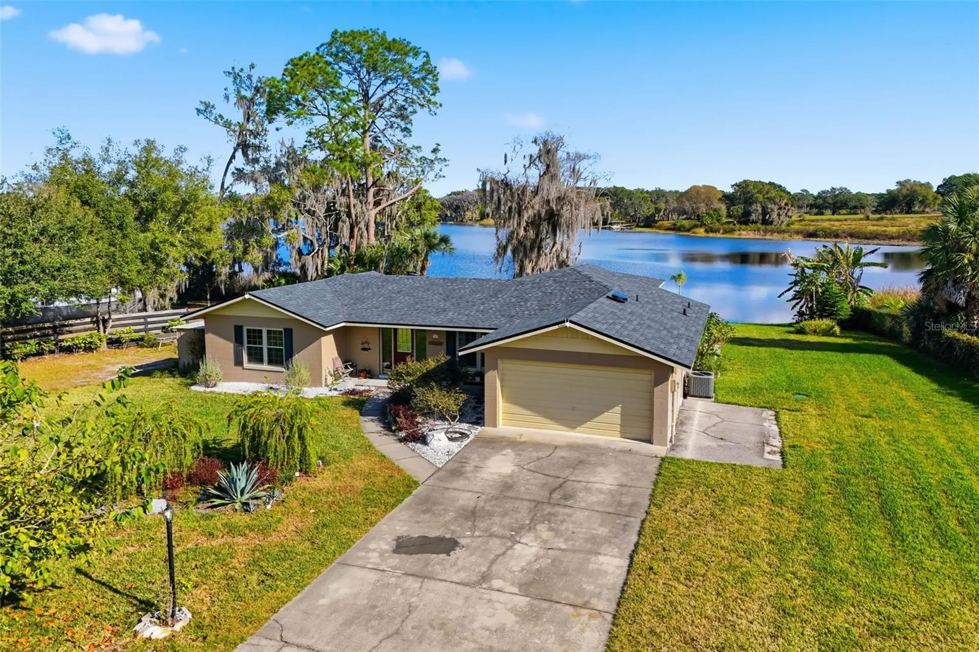 40700 Long Island Drive Umatilla FL 32784