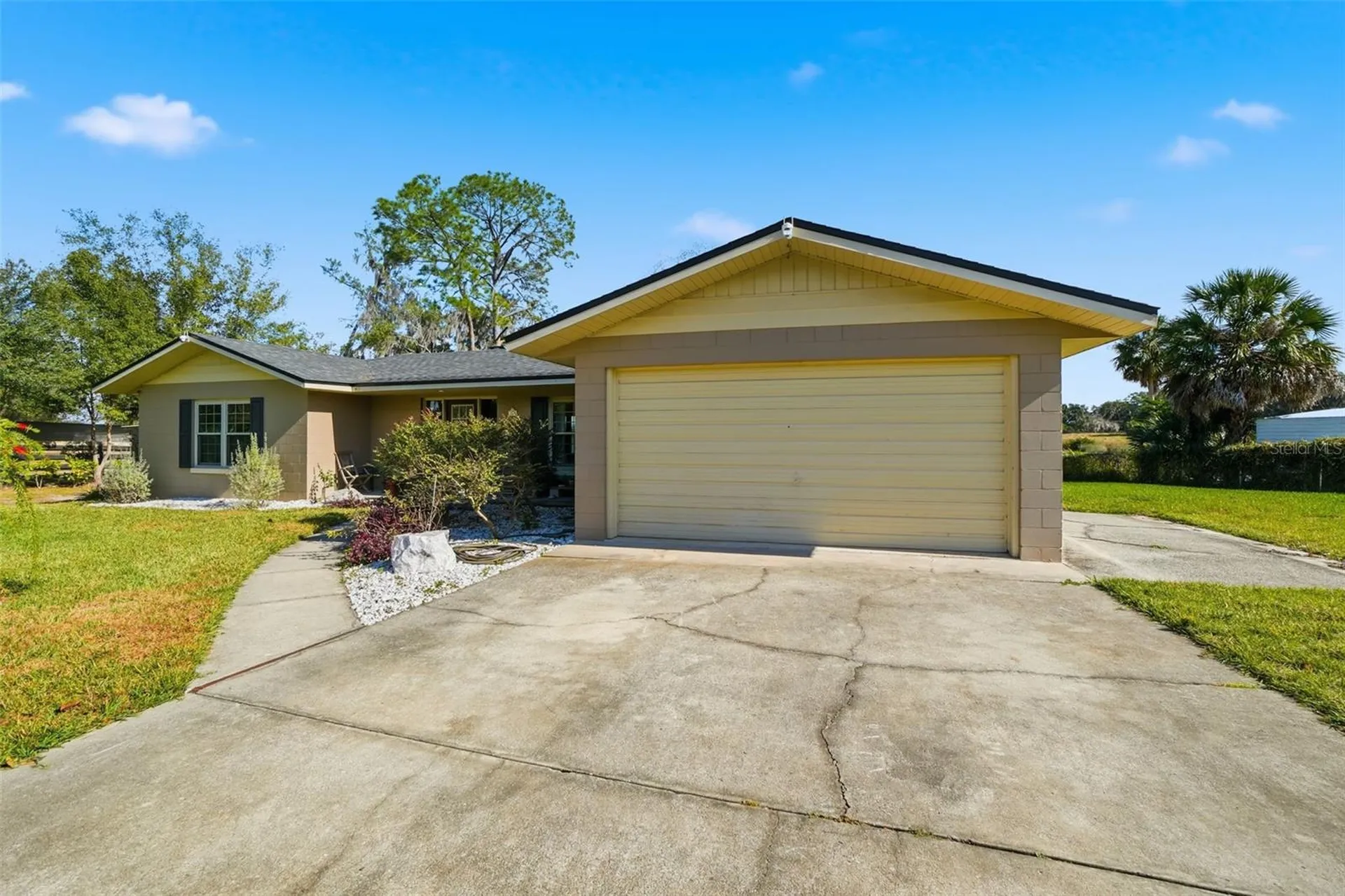 40700 Long Island Drive Umatilla FL 32784