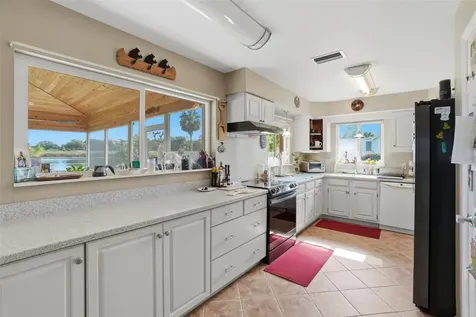 40700 Long Island Drive Umatilla FL 32784