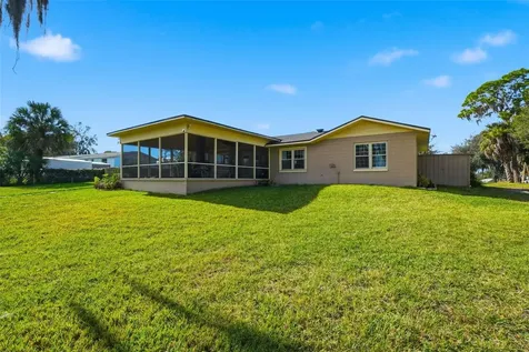 40700 Long Island Drive Umatilla FL 32784