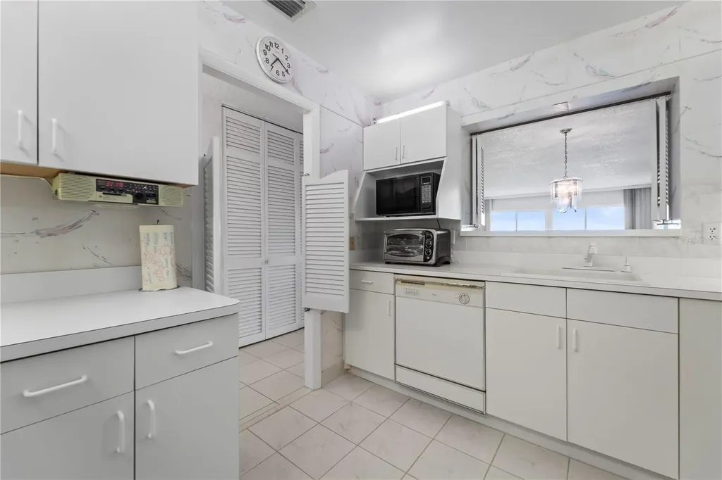 100 Bluff View Drive Belleair Bluffs FL 33770